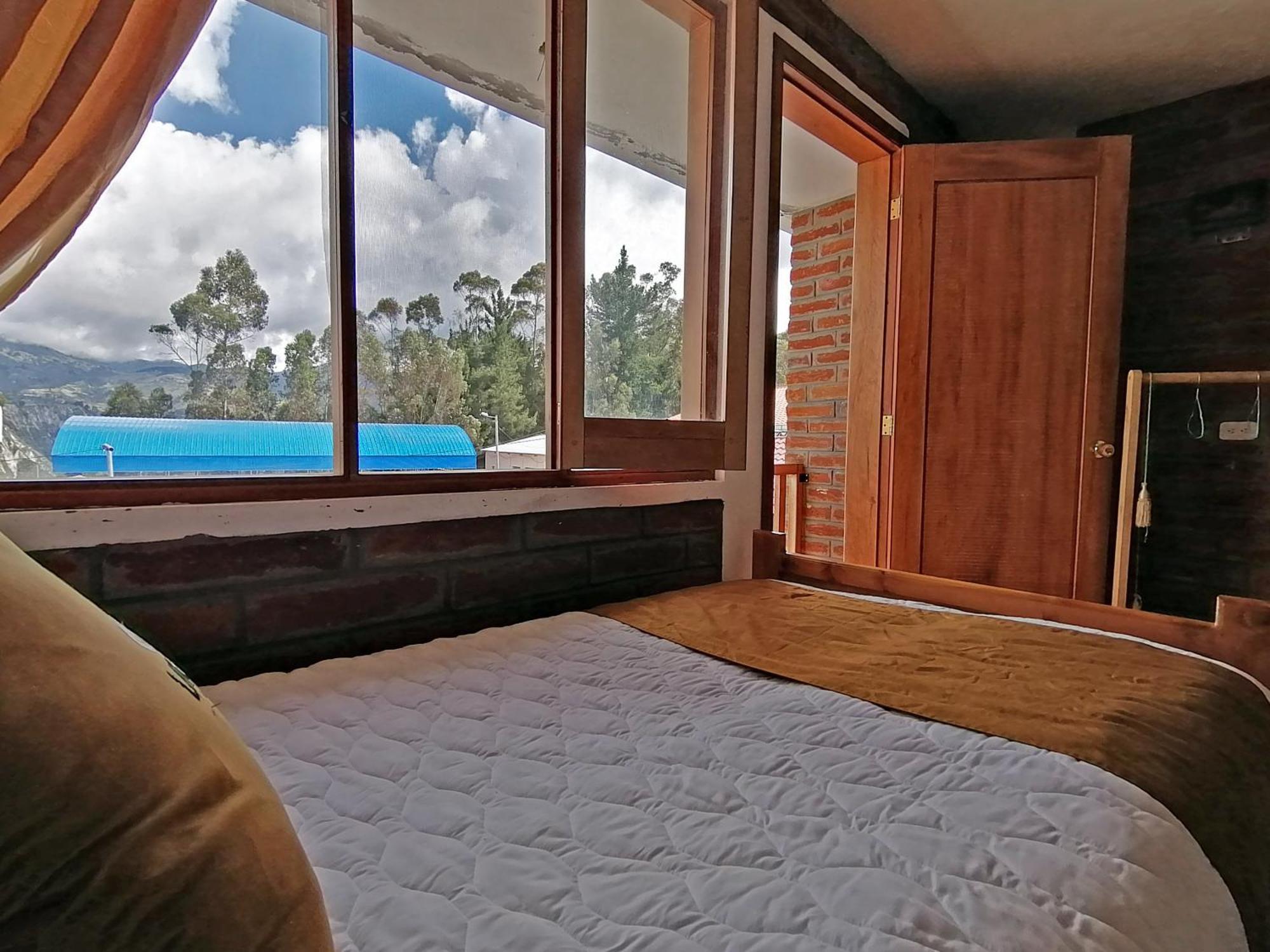 Lagoon Hotel Chugchilán Exterior foto