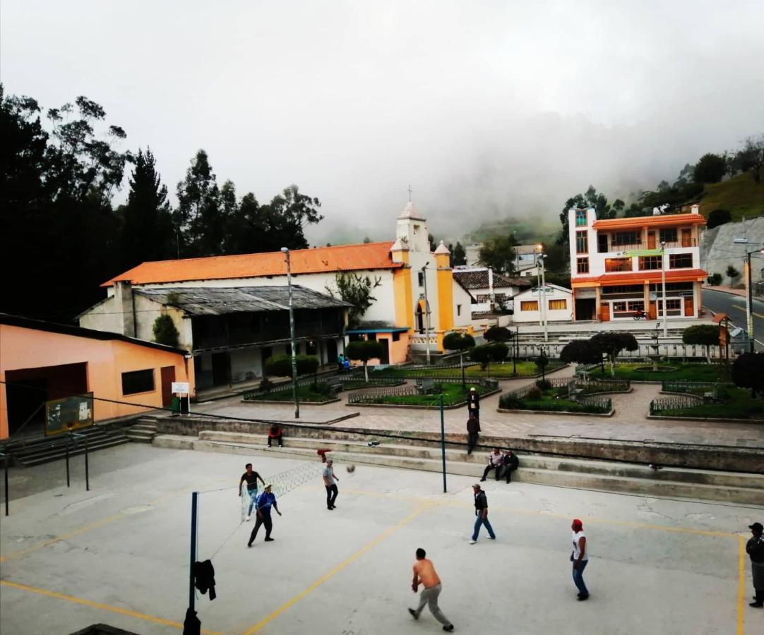 Lagoon Hotel Chugchilán Exterior foto